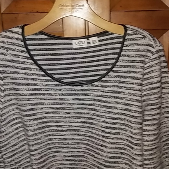 🟢 Ladies Top - Picture 2 of 8